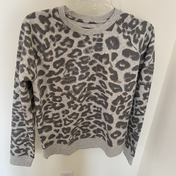 NWT Lucky Brand Gray Leopard Print Crewneck Sweatshirt Size S - Picture 2 of 5